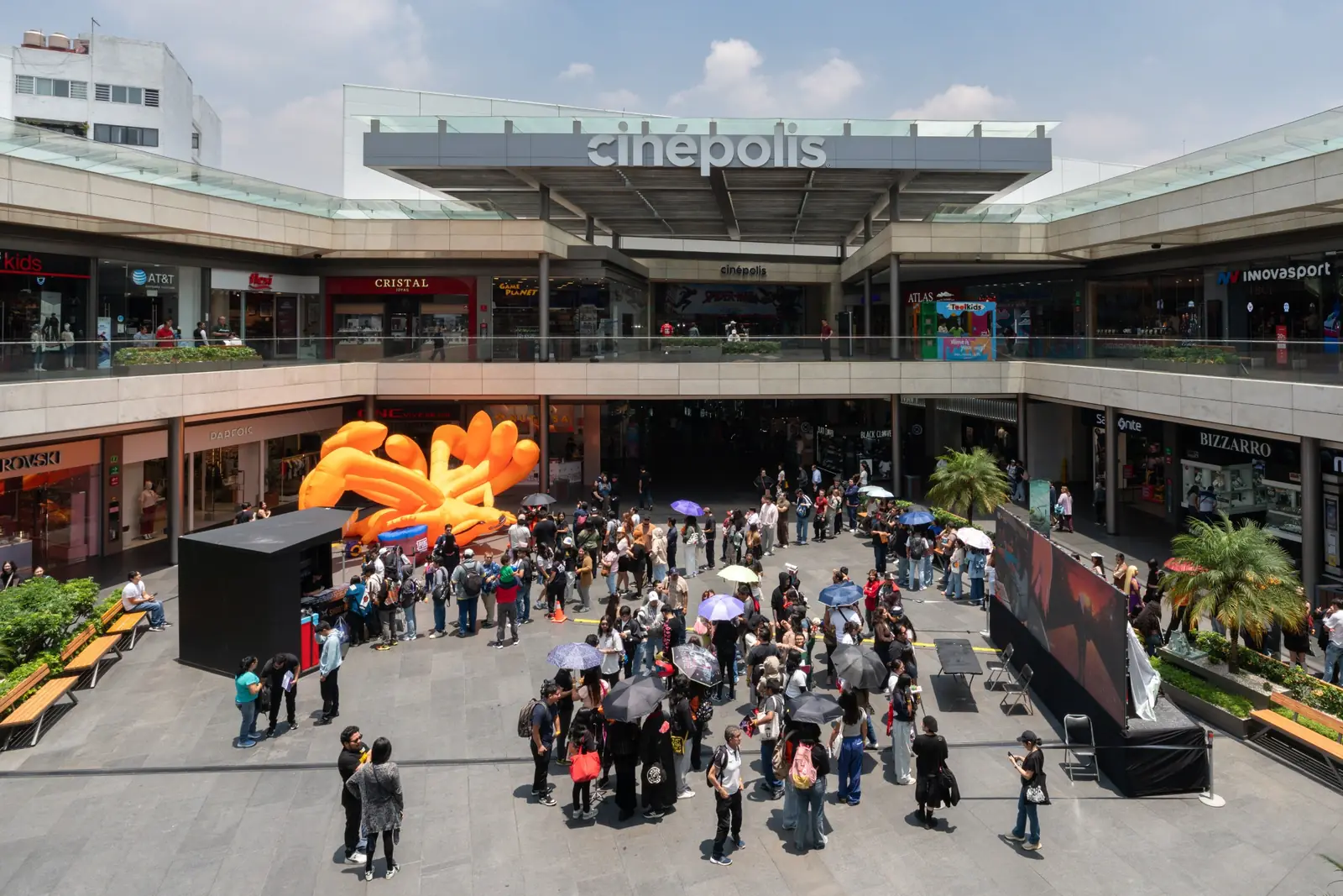Vista general de la activación de PUBG MOBILE y Naruto Shippuden en Oasis Coyoacán